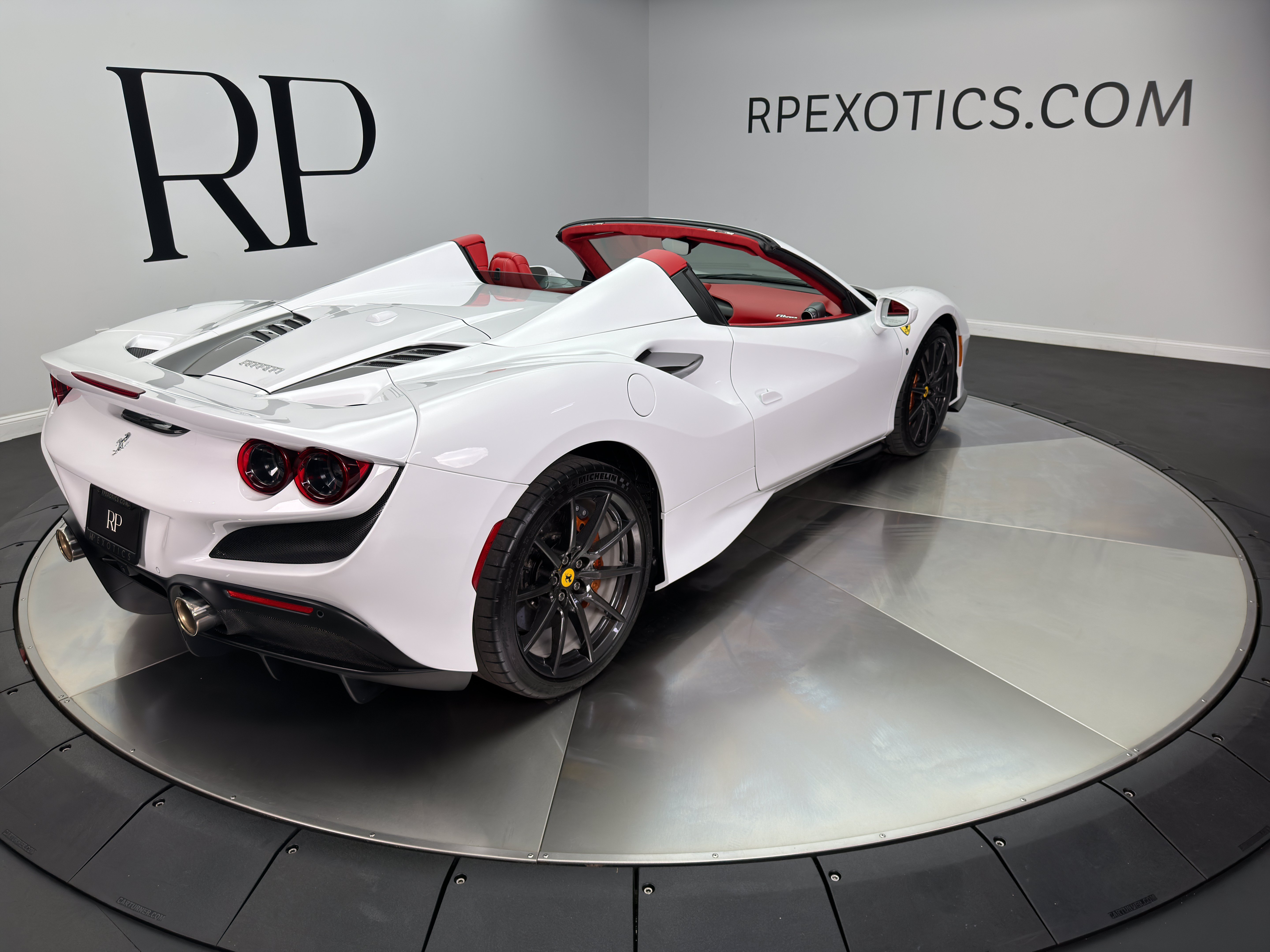 Used 2023 Ferrari F8 Tributo RWD image 9