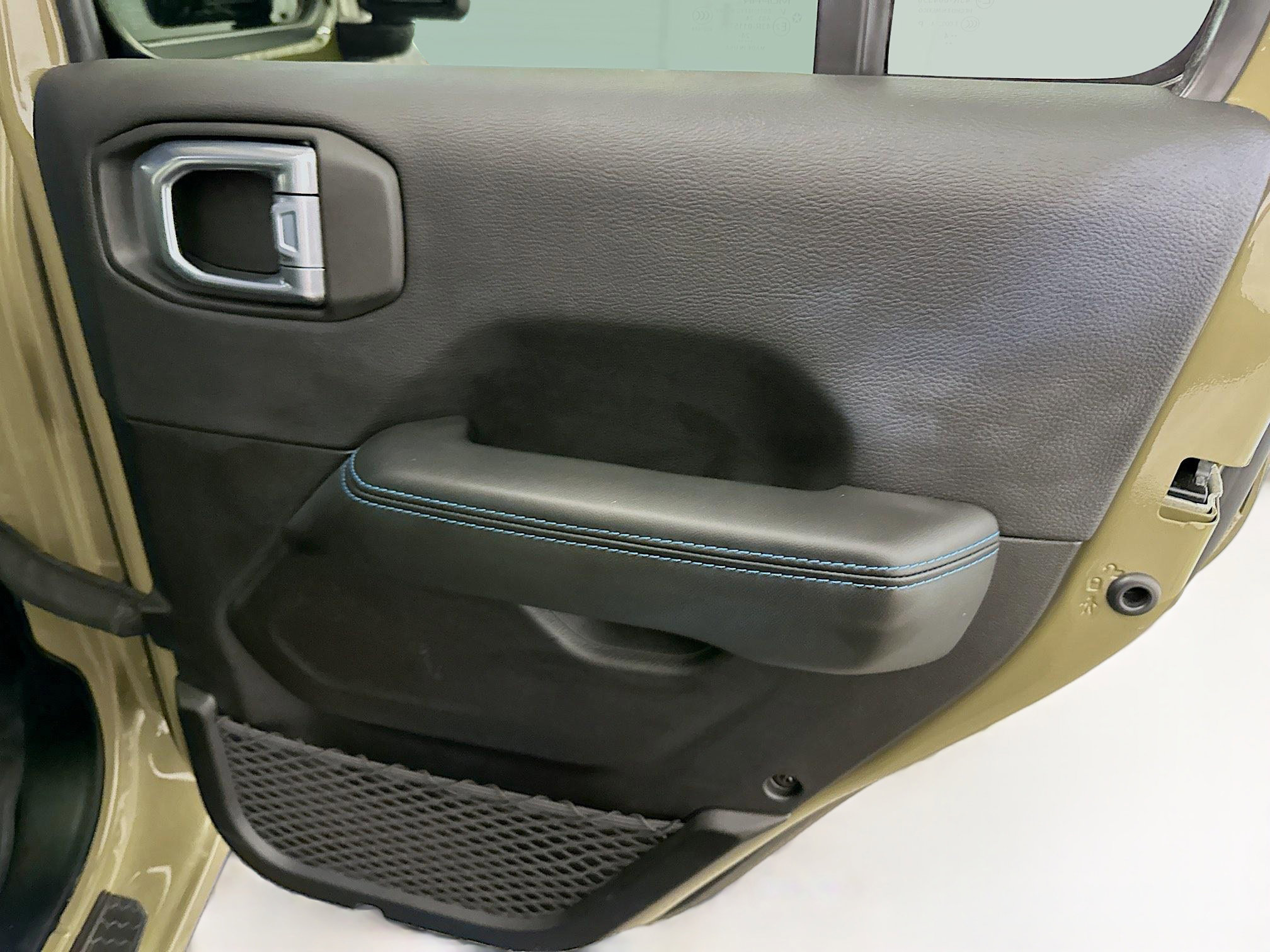 Used 2025 Jeep Wrangler Unlimited Rubicon 4xe image 31