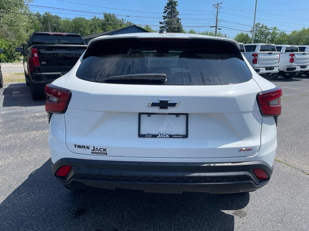 Used 2024 Chevrolet Trax RS FWD image 5