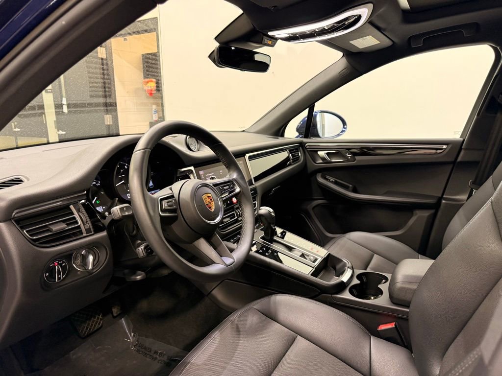 Used 2022 Porsche Macan w/ Premium Package image 11