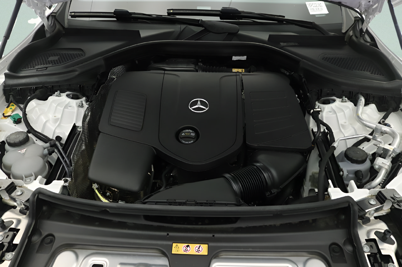 Used 2025 Mercedes-Benz GLC 350e 4MATIC image 24