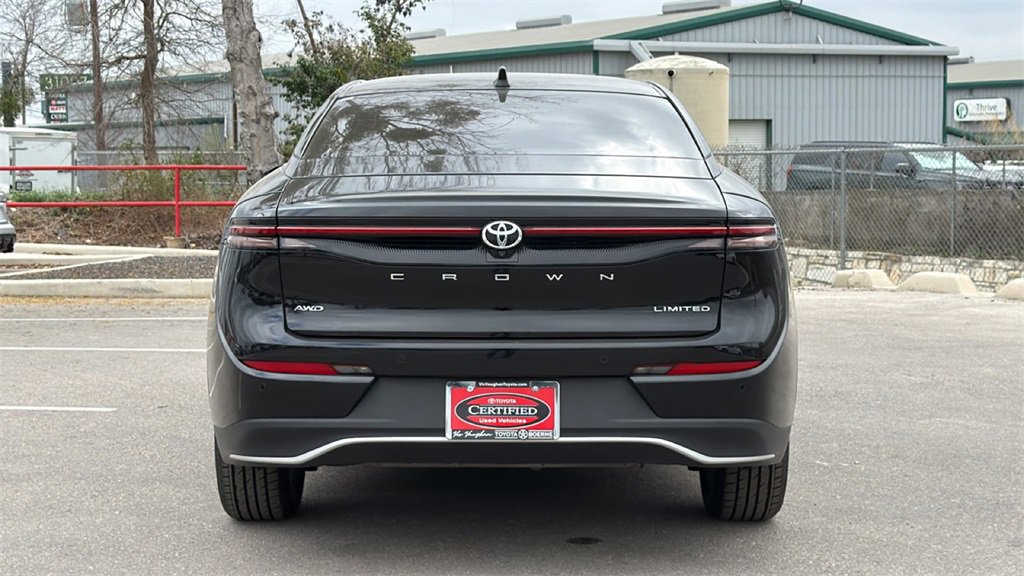 Used 2023 Toyota Crown Limited image 7