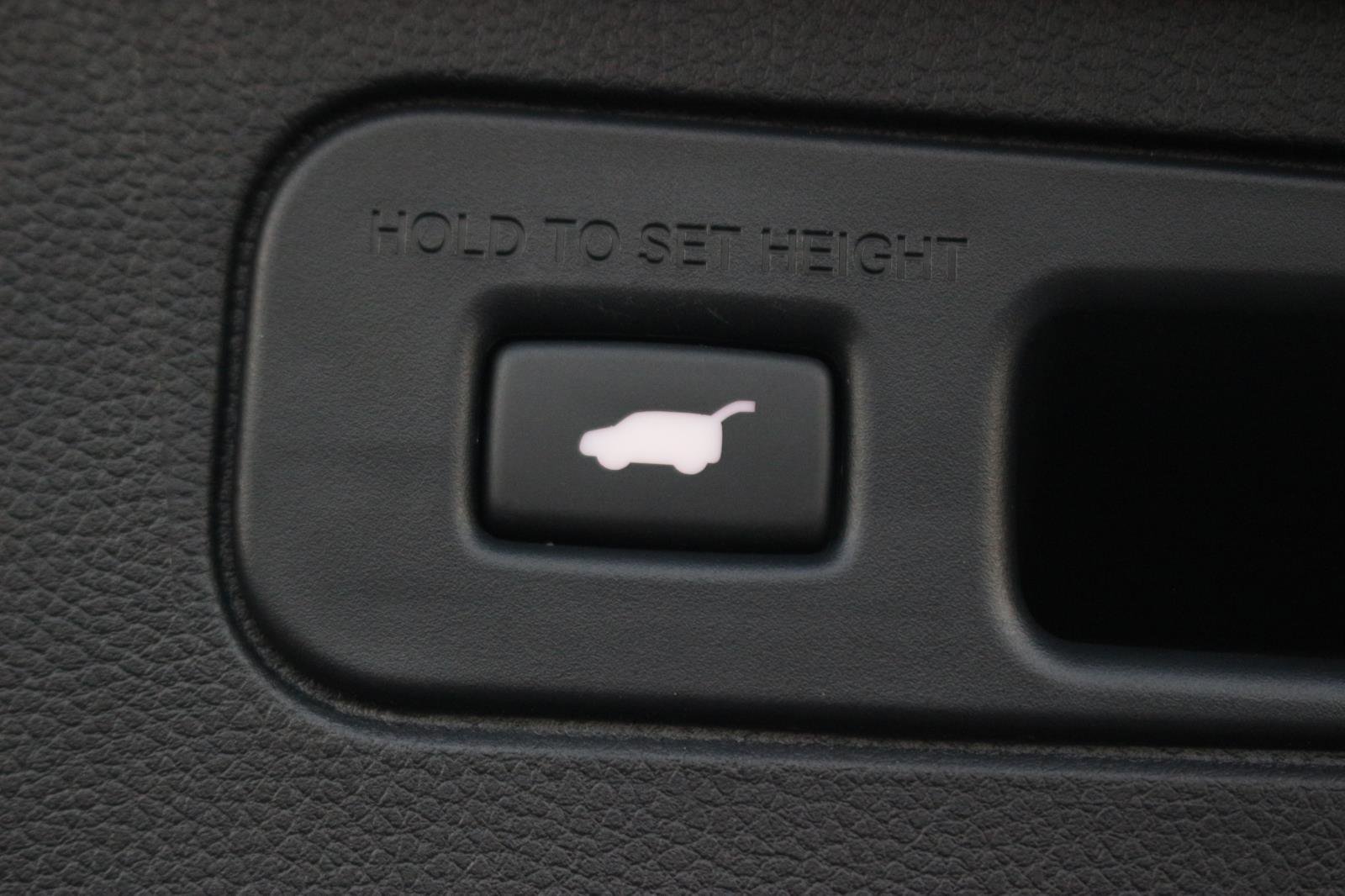 Used 2025 Honda Pilot Black Edition image 12