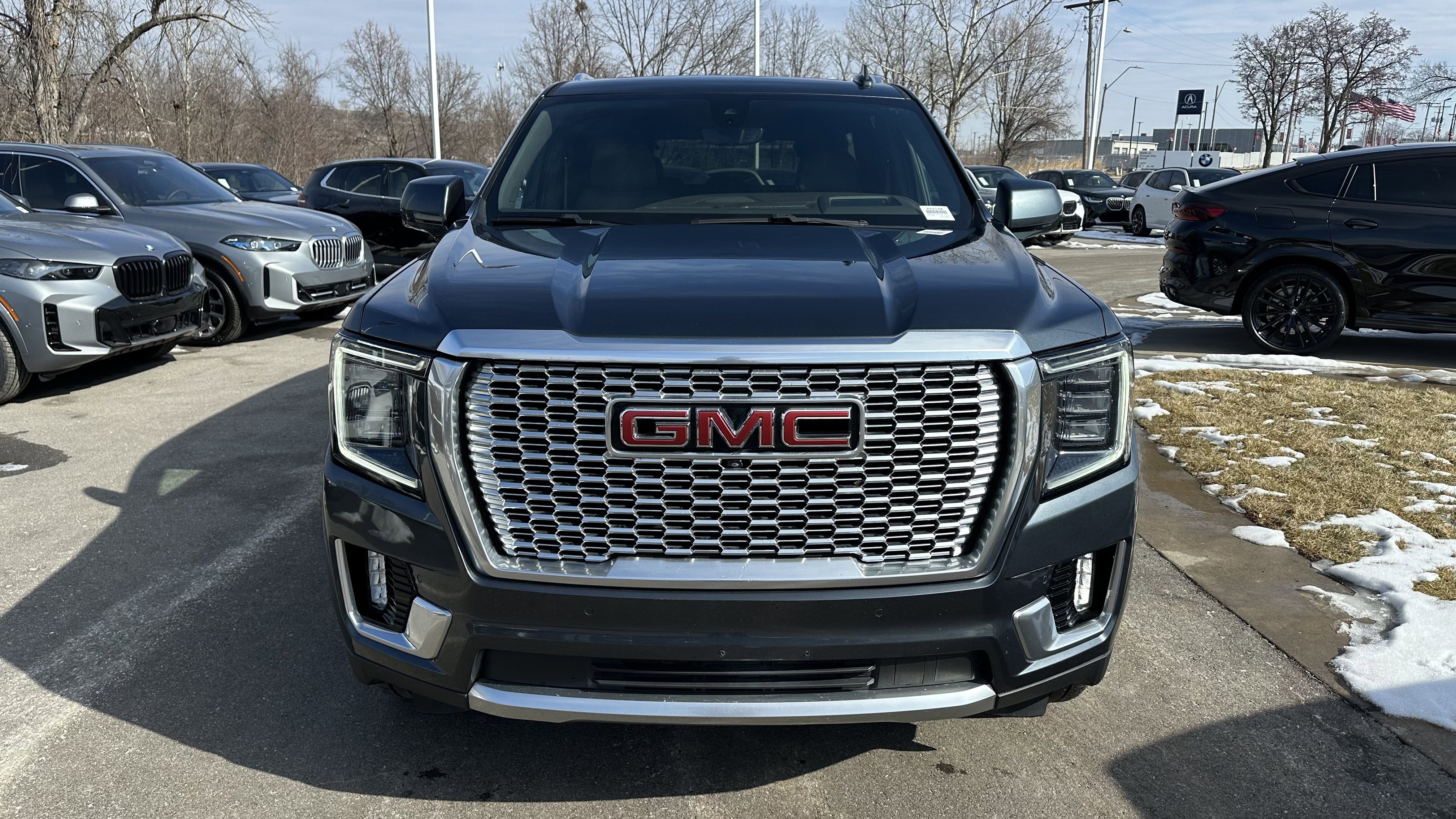 Used 2021 GMC Yukon Denali w/ Denali Premium Package image 3