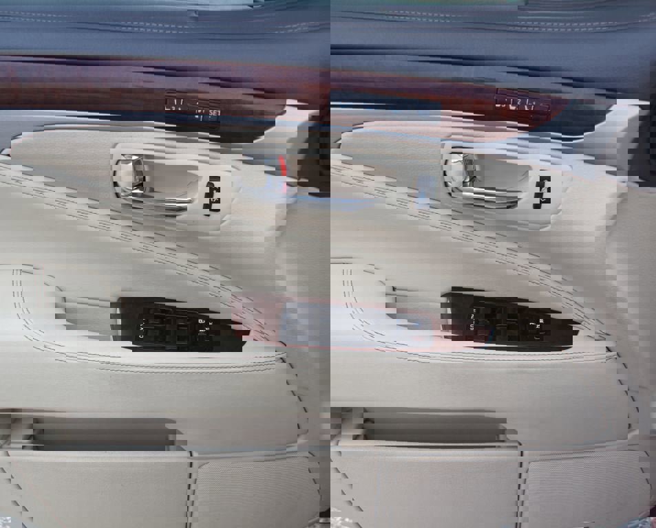 Used 2016 Lexus LS 460 L image 20