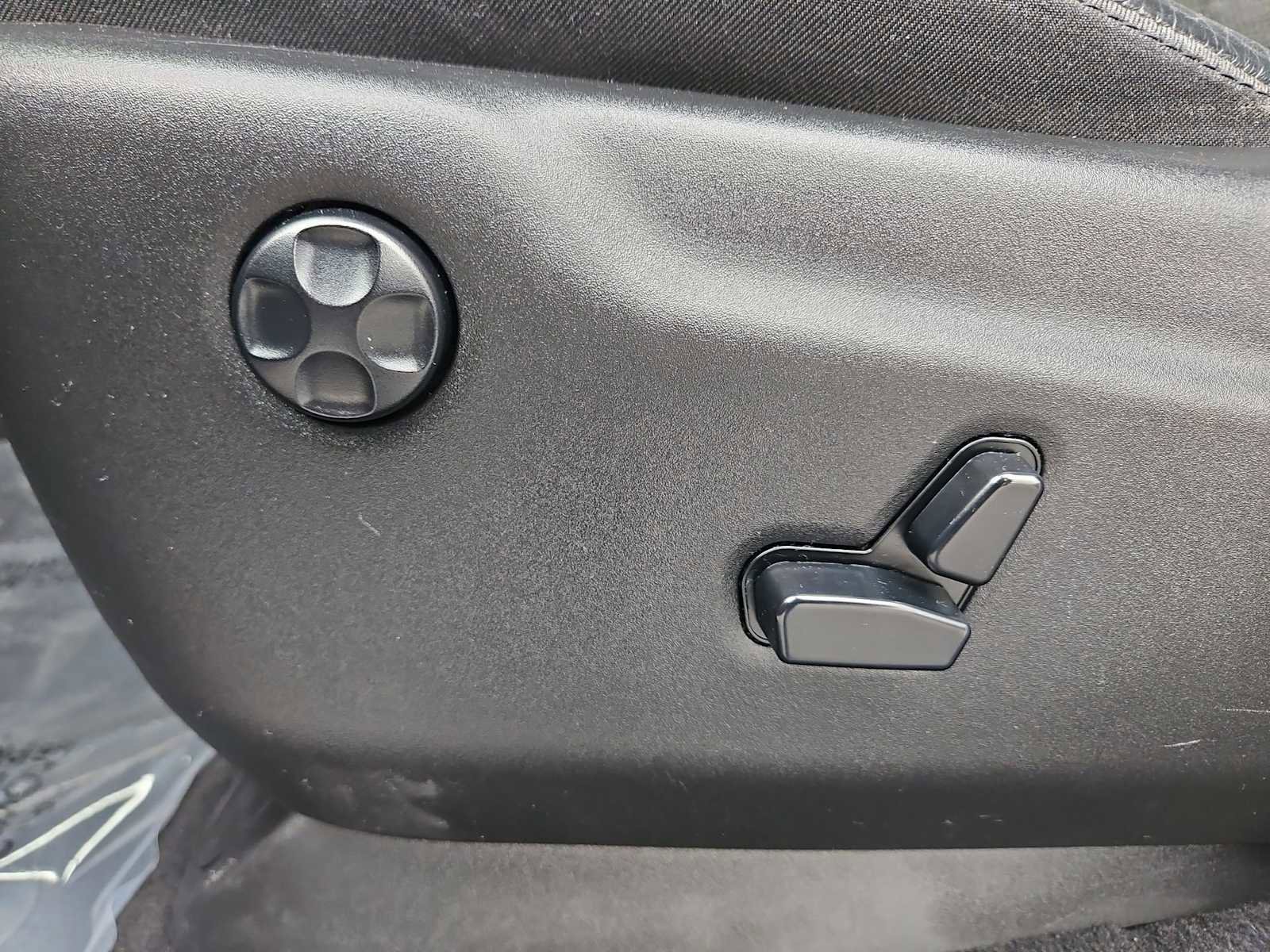 Used 2019 Jeep Grand Cherokee Altitude image 18