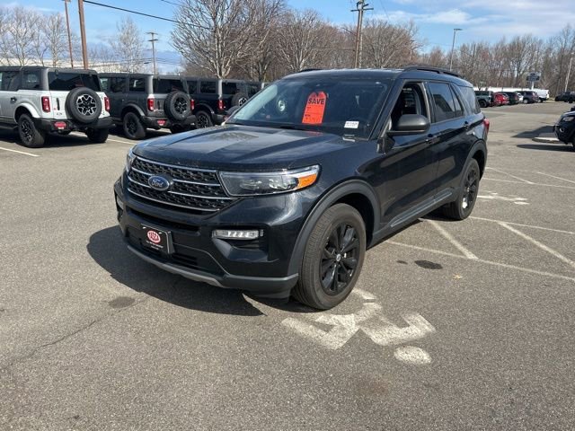 Used 2023 Ford Explorer XLT w/ Equipment Group 202A image 3