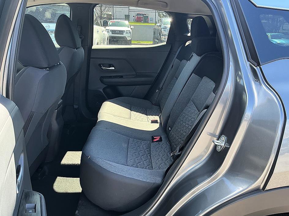 New 2026 Nissan Kicks SV image 18