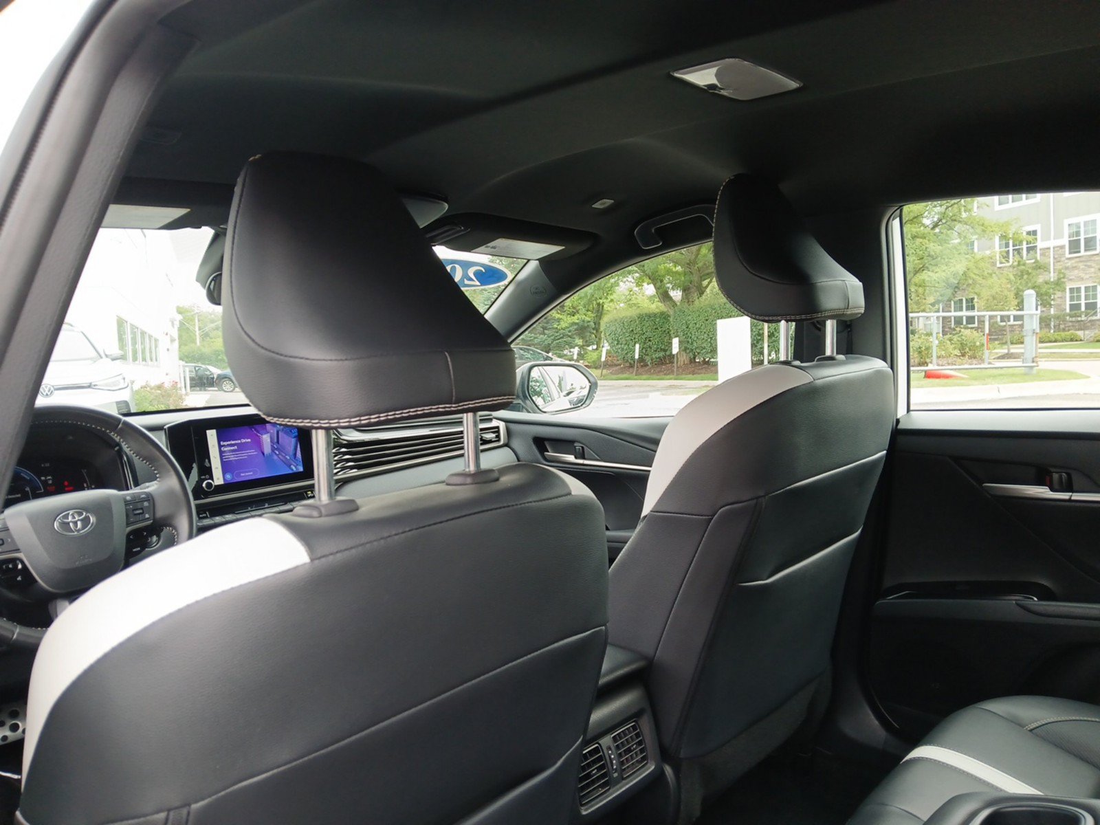 Used 2025 Toyota Camry SE FWD image 21