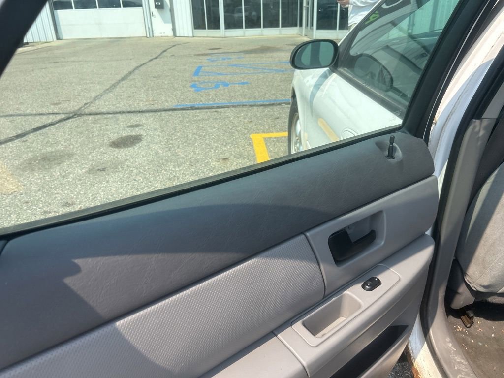 Used 2005 Ford Taurus SE image 11