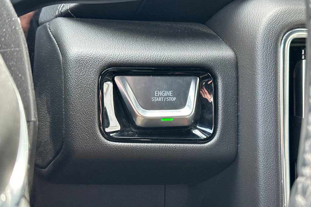 Used 2025 GMC Yukon Denali AWD/4WD image 23