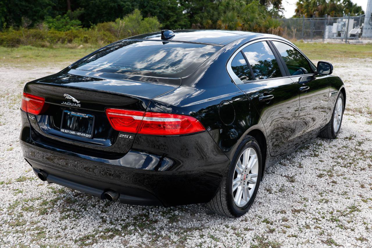 Used 2018 Jaguar XE Premium RWD image 11
