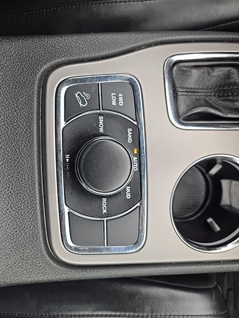 Used 2020 Jeep Grand Cherokee Limited image 23