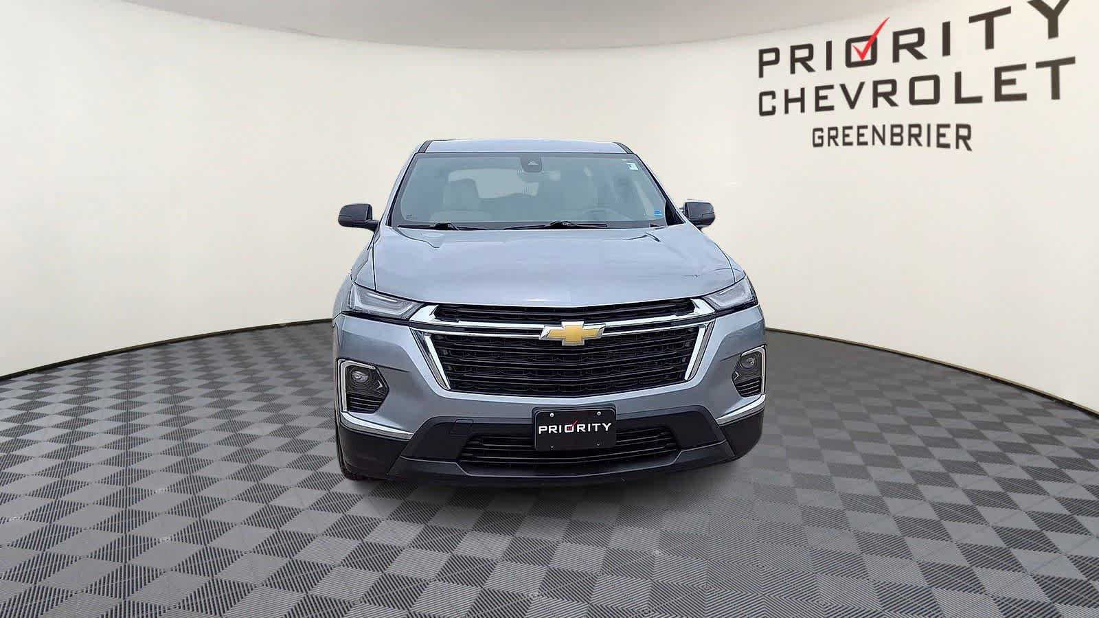 Used 2023 Chevrolet Traverse LS FWD image 3