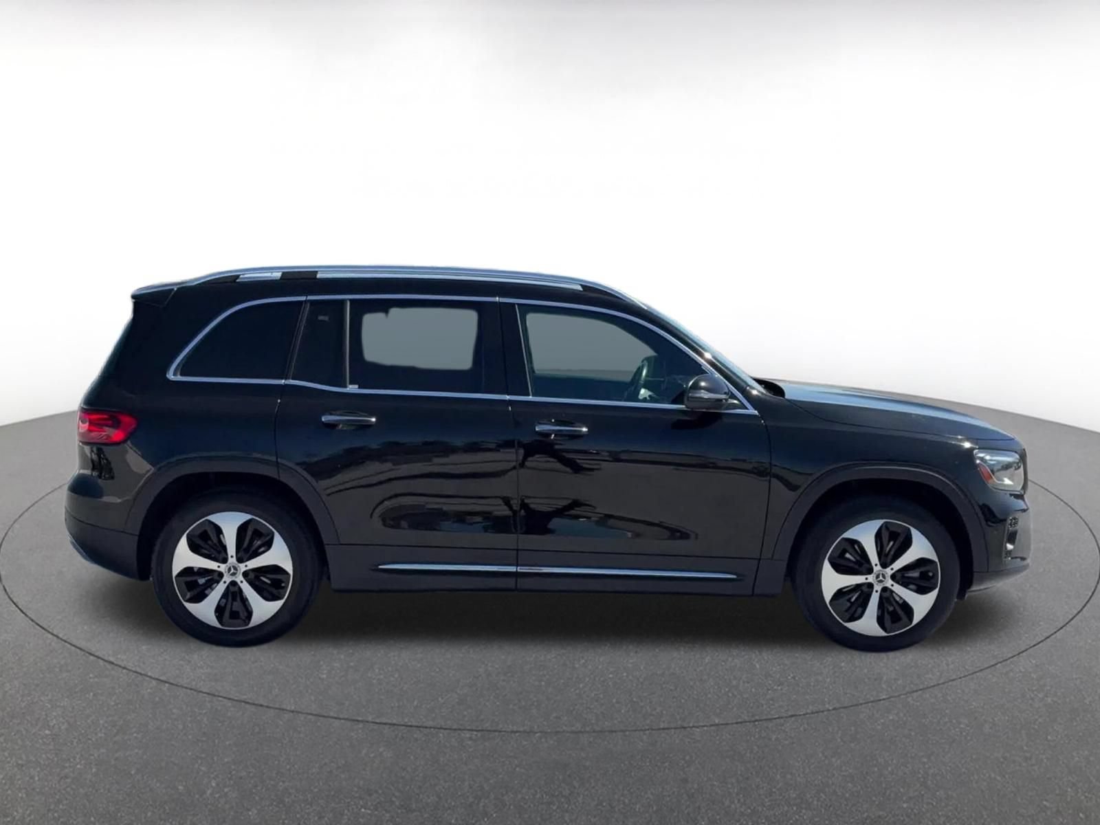 Used 2025 Mercedes-Benz GLB 250 4MATIC image 16