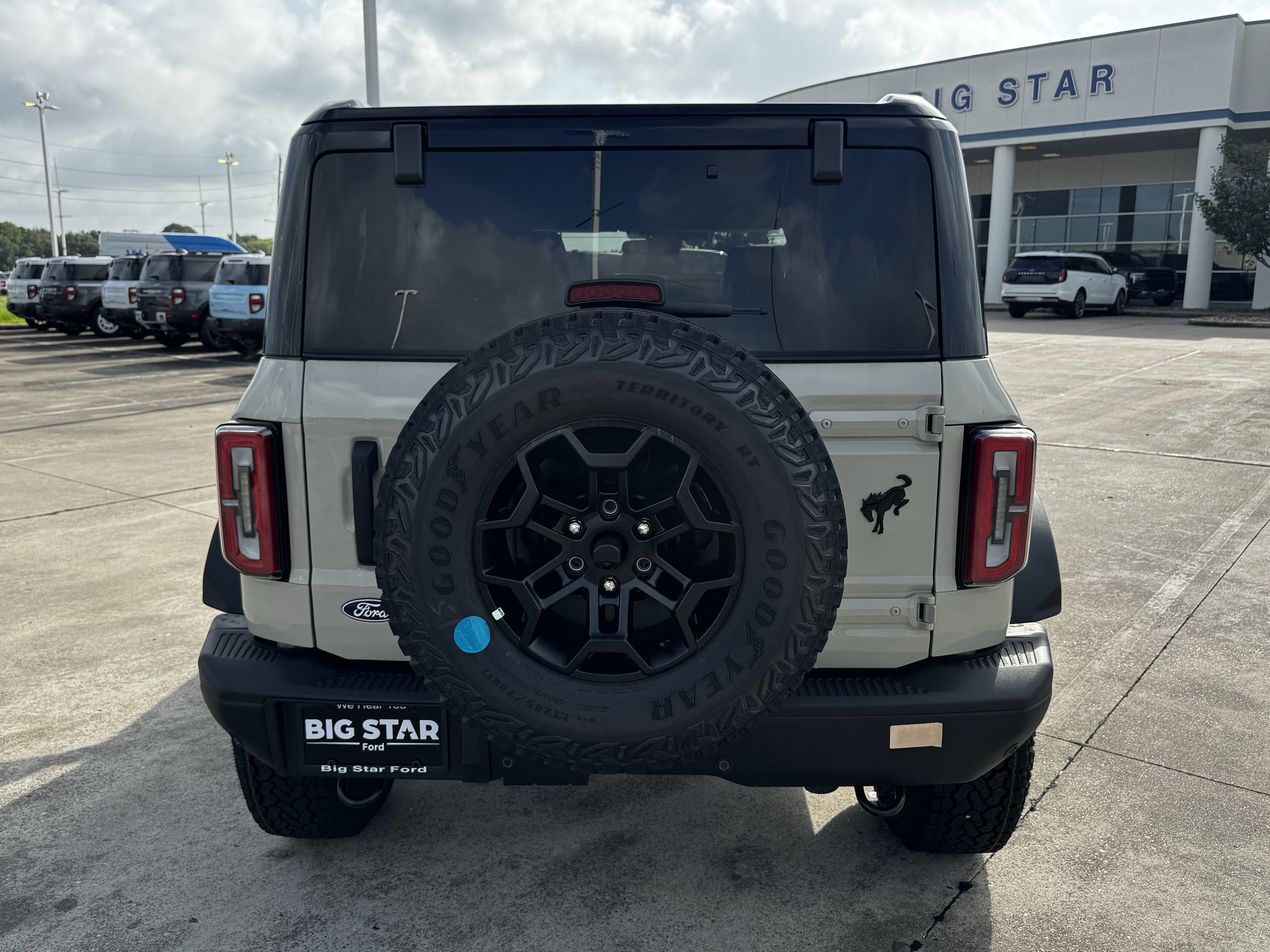 New 2026 Ford Bronco Badlands AWD/4WD image 9