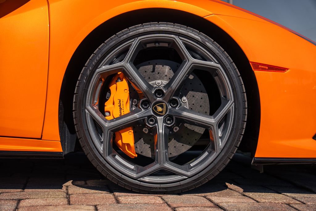 Used 2021 Lamborghini Huracan EVO RWD image 14