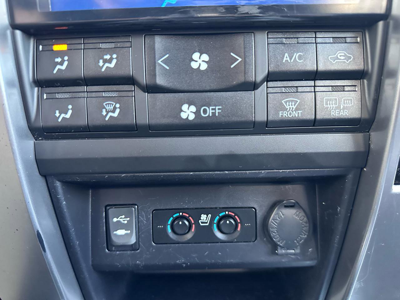 Used 2015 Toyota 4Runner Limited image 26