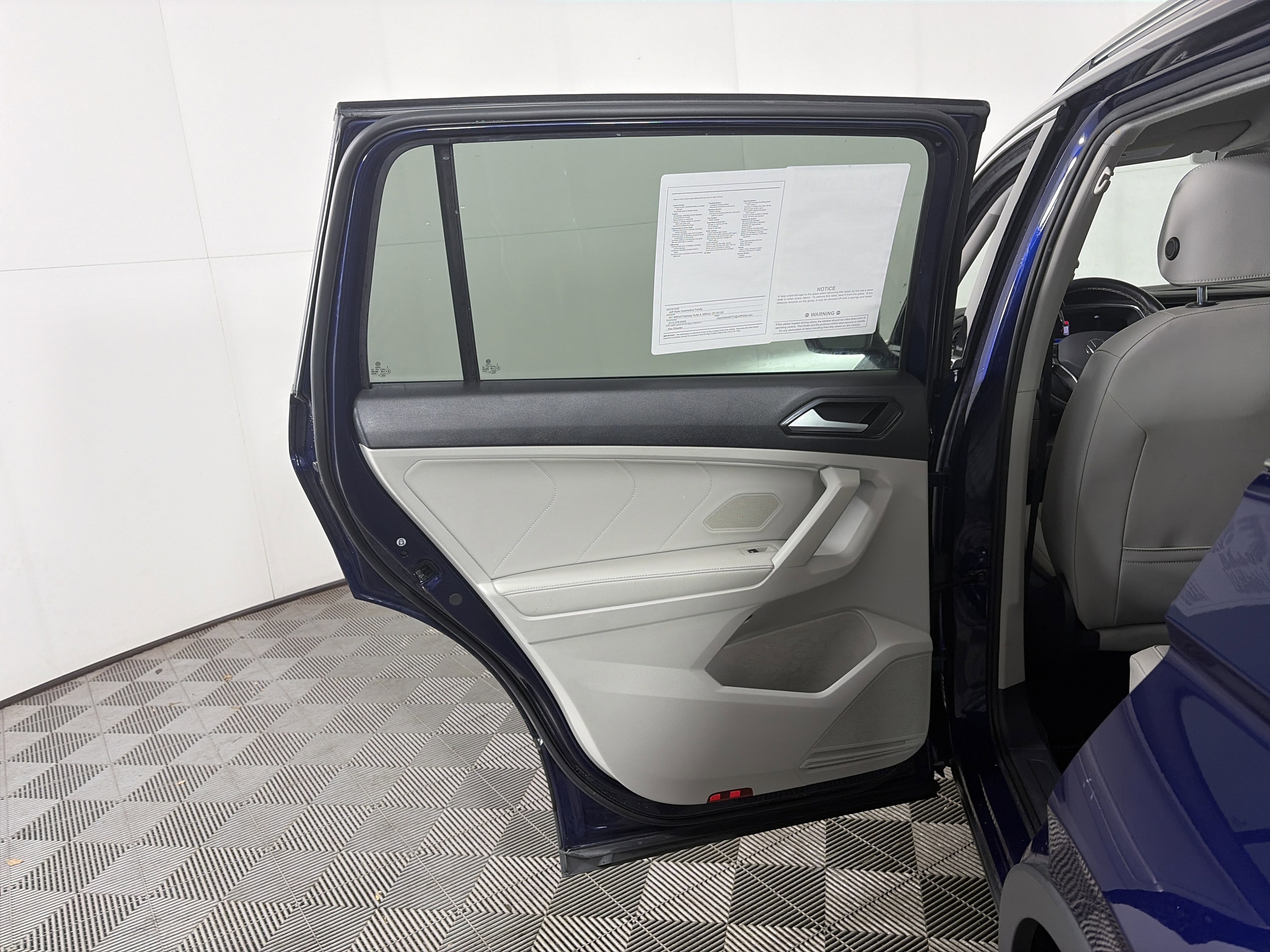 Used 2022 Volkswagen Tiguan SE image 35