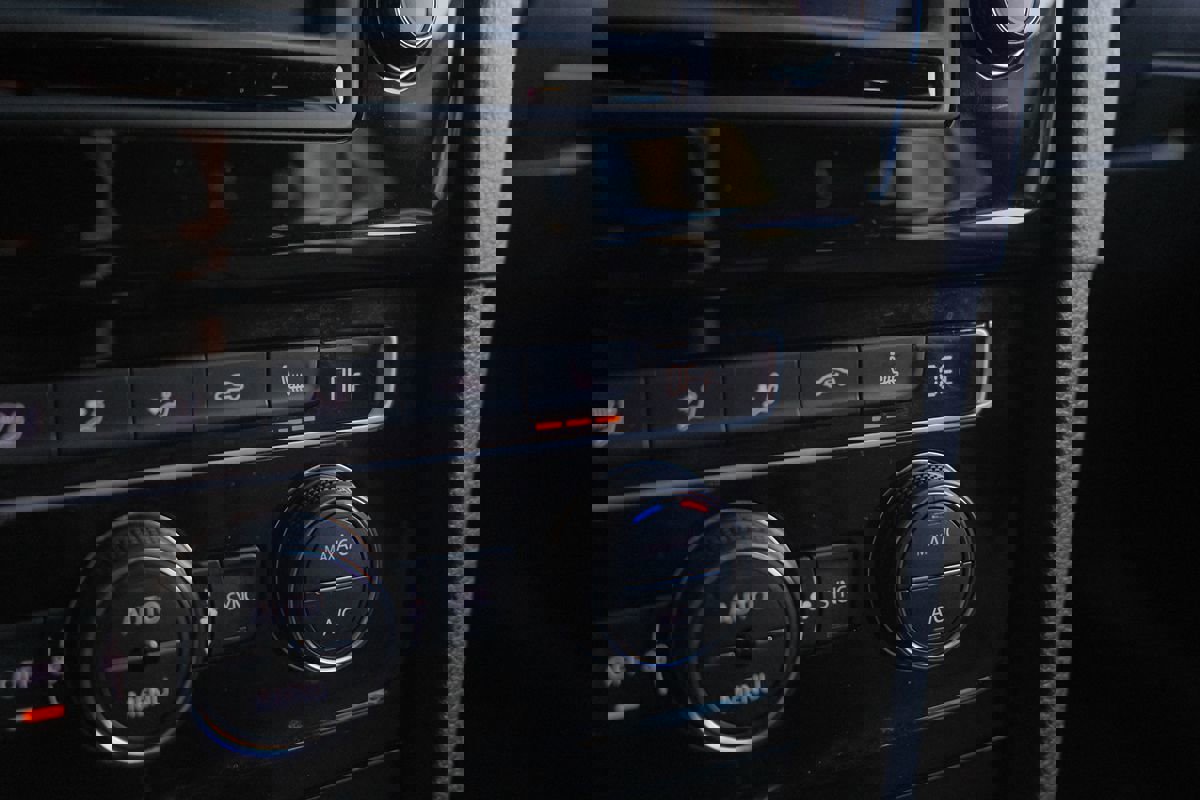 Used 2017 Volkswagen Golf SEL image 24