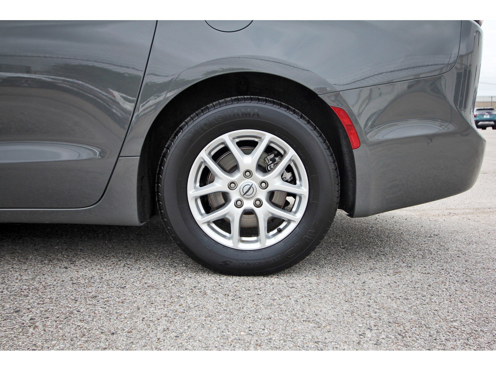 Used 2022 Chrysler Pacifica Touring-L w/ Uconnect Theater Family Group FWD image 32