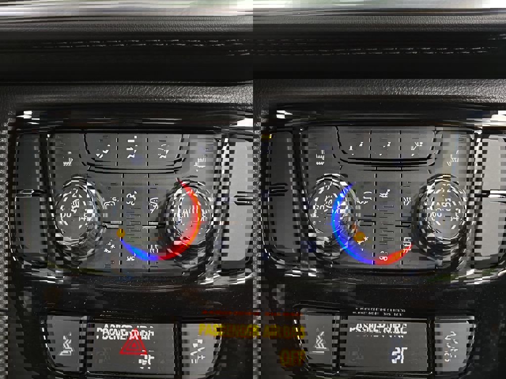 Used 2018 Buick Encore Essence image 26