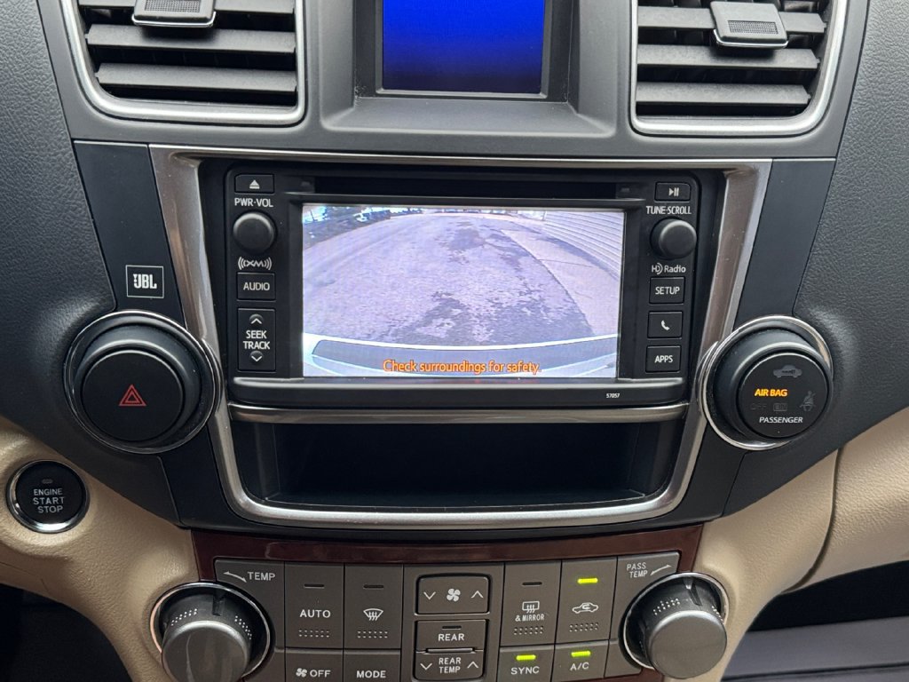 Used 2013 Toyota Highlander Limited AWD/4WD image 18