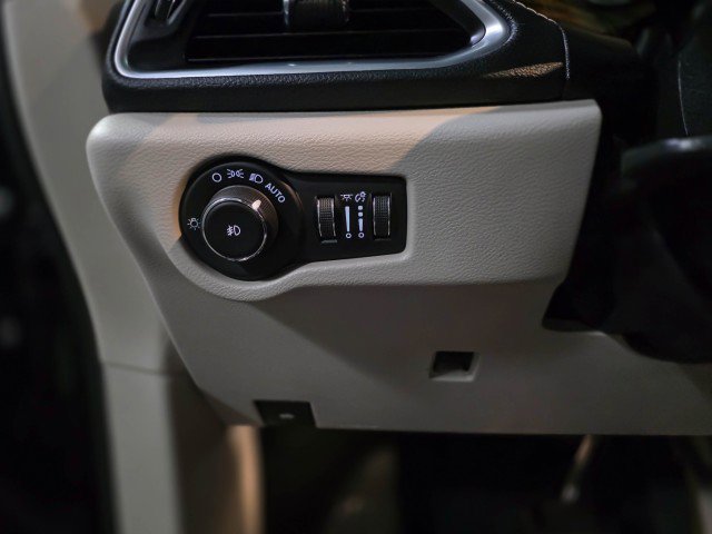 Used 2021 Chrysler Pacifica Limited image 34