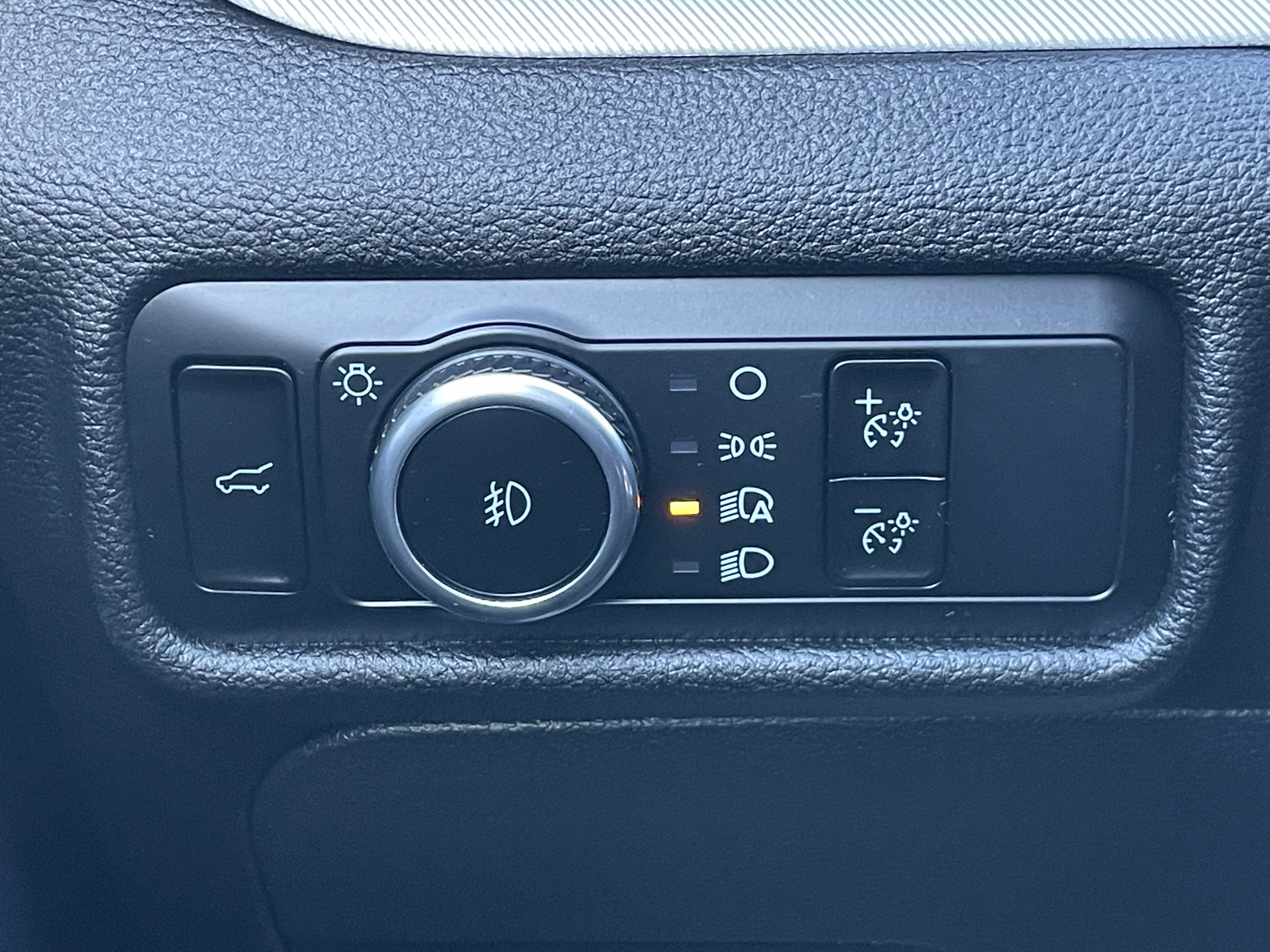 Used 2023 Ford Explorer XLT w/ Equipment Group 202A image 22