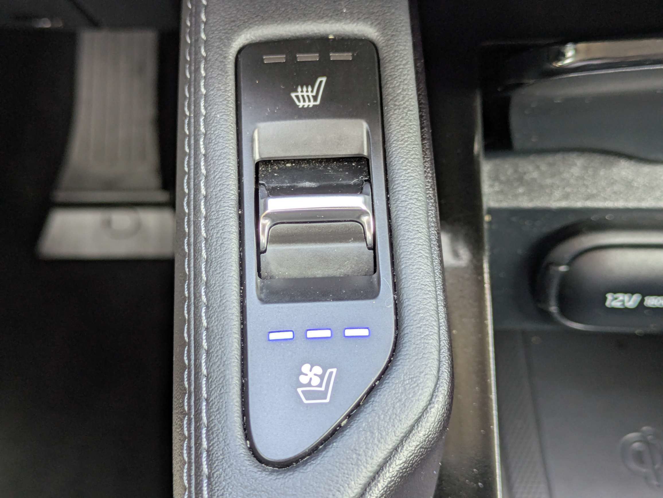 Certified 2025 Kia Telluride EX w/ EX Captain's Chair Package AWD/4WD image 29