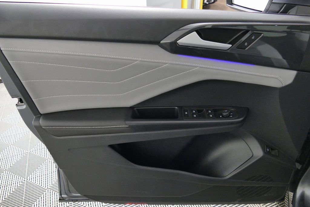 Used 2024 Volkswagen Taos SEL image 10