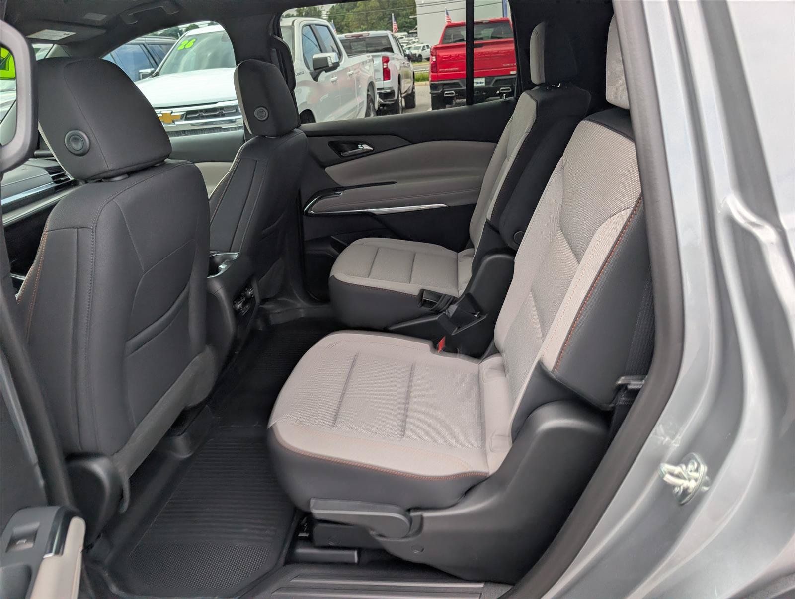 New 2027 Chevrolet Traverse LT w/ Driver Confidence Package AWD/4WD image 11