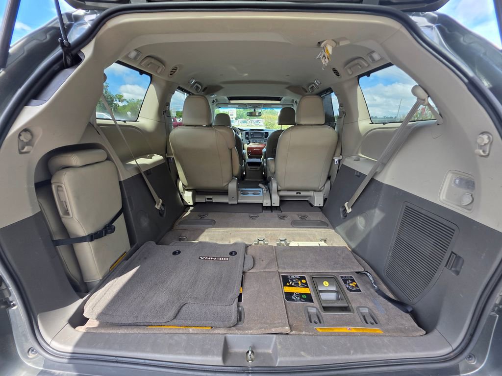 Used 2014 Toyota Sienna Limited image 19