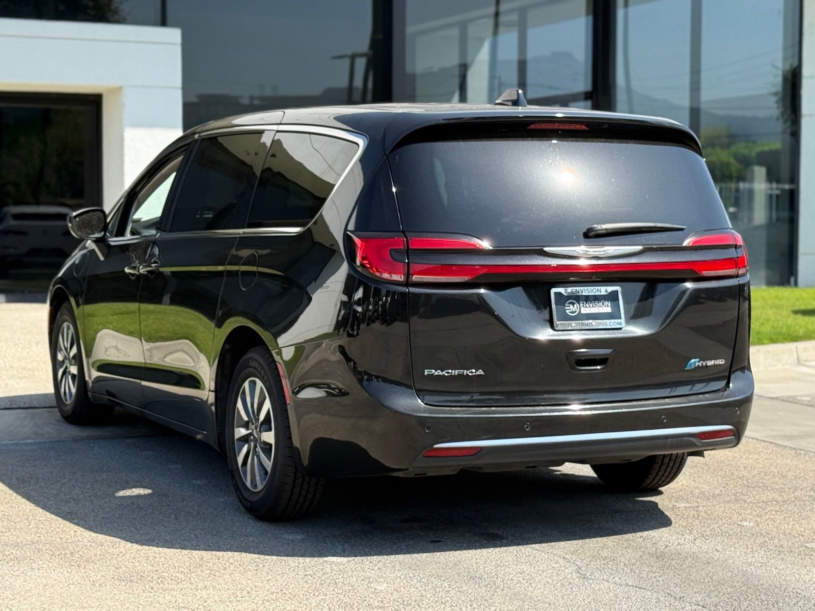 Used 2023 Chrysler Pacifica Touring-L image 13