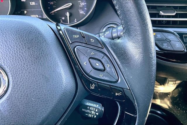 Used 2022 Toyota C-HR XLE image 19
