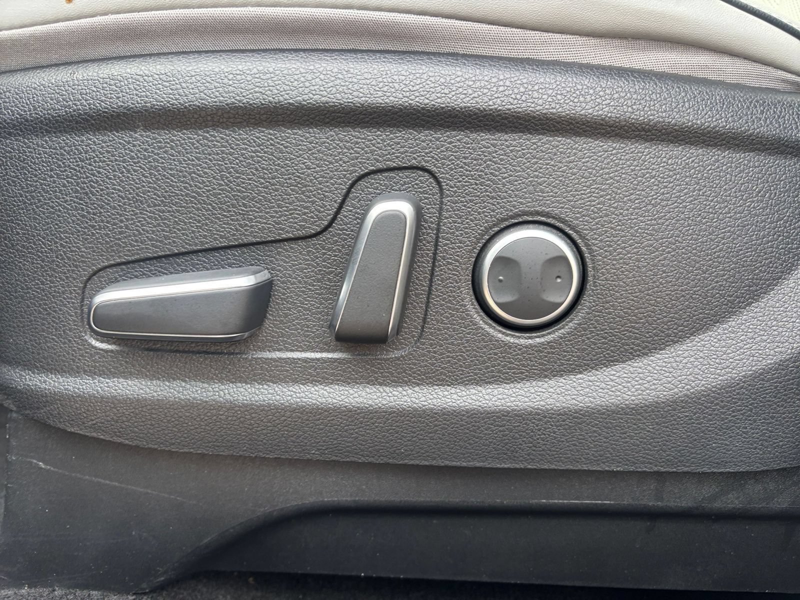 Used 2024 Hyundai Palisade SEL FWD image 19