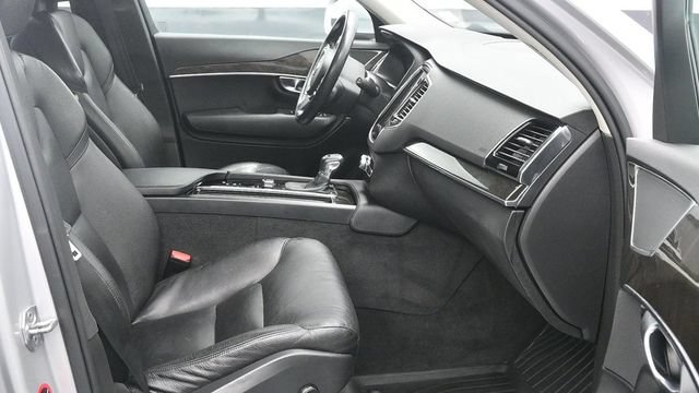 Used 2018 Volvo XC90 T6 Momentum w/ Convenience Package AWD/4WD image 11