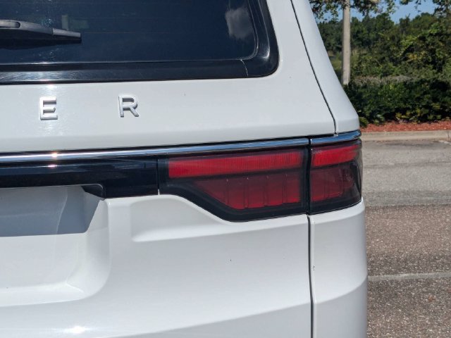 Used 2024 Jeep Wagoneer L Series II RWD image 13