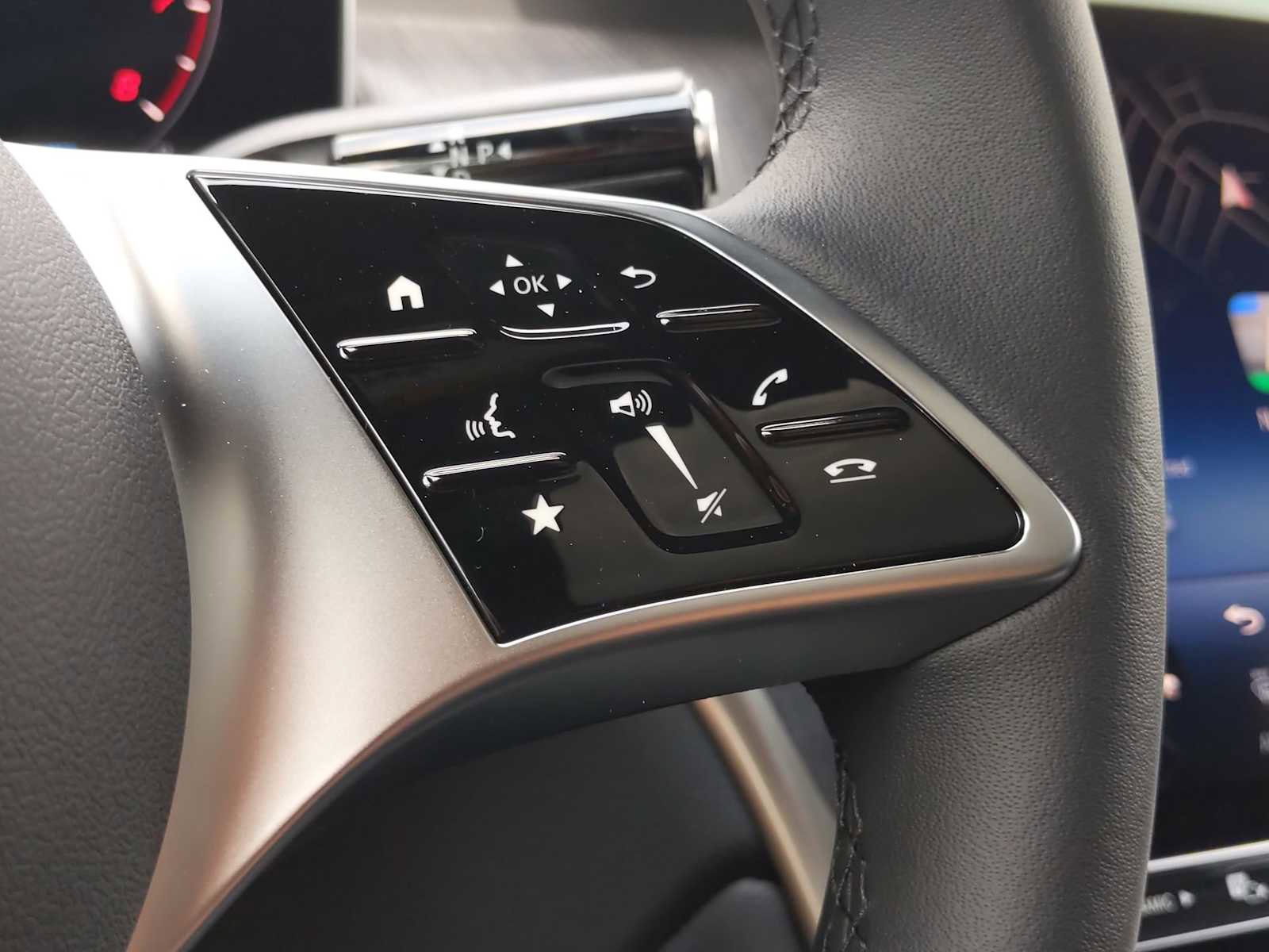 Used 2025 Mercedes-Benz GLC 300 4MATIC image 26