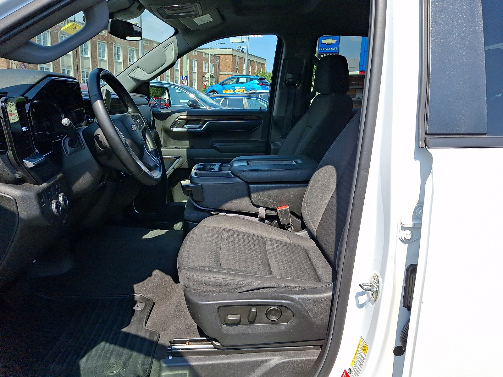 Certified 2023 Chevrolet Silverado 1500 LT AWD/4WD image 15