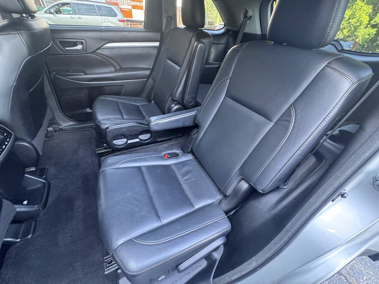 Used 2018 Toyota Highlander XLE AWD/4WD image 31