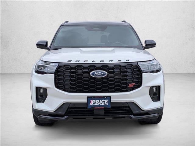 Used 2025 Ford Explorer ST AWD/4WD image 2