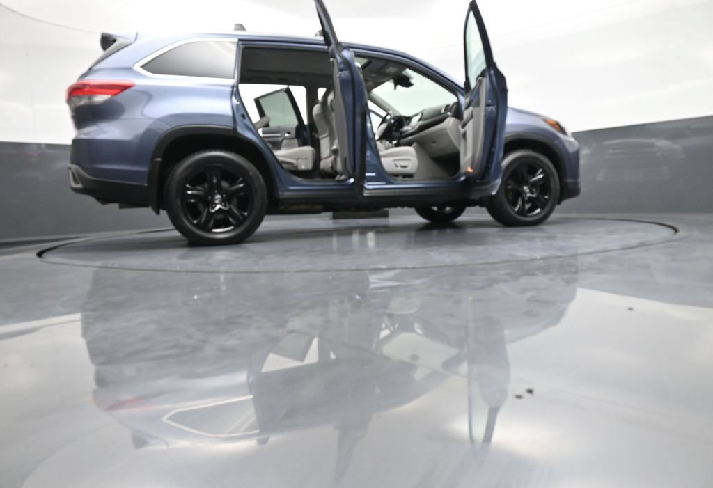 Used 2017 Toyota Highlander Limited Platinum w/ Carpet Mat Package AWD/4WD image 50
