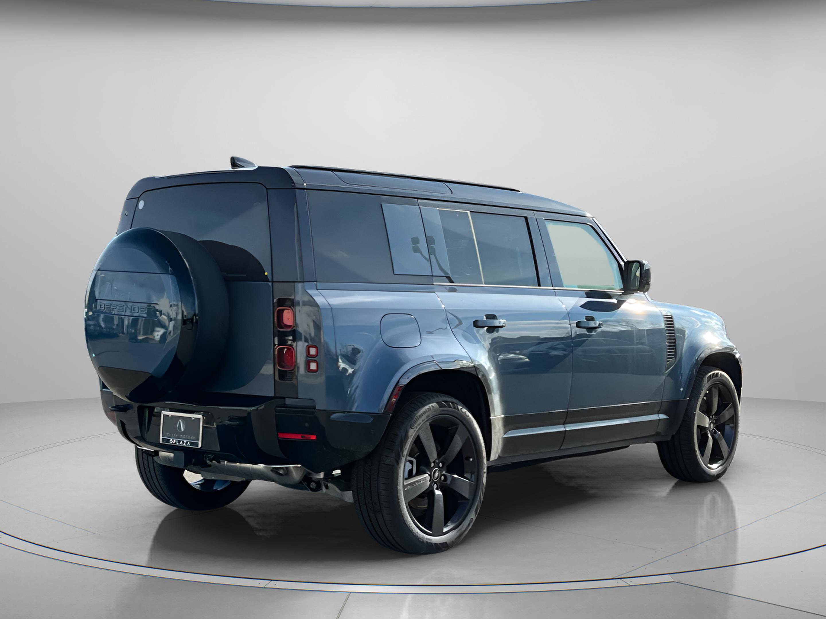 Certified 2025 Land Rover Defender 110 X-Dynamic SE image 5