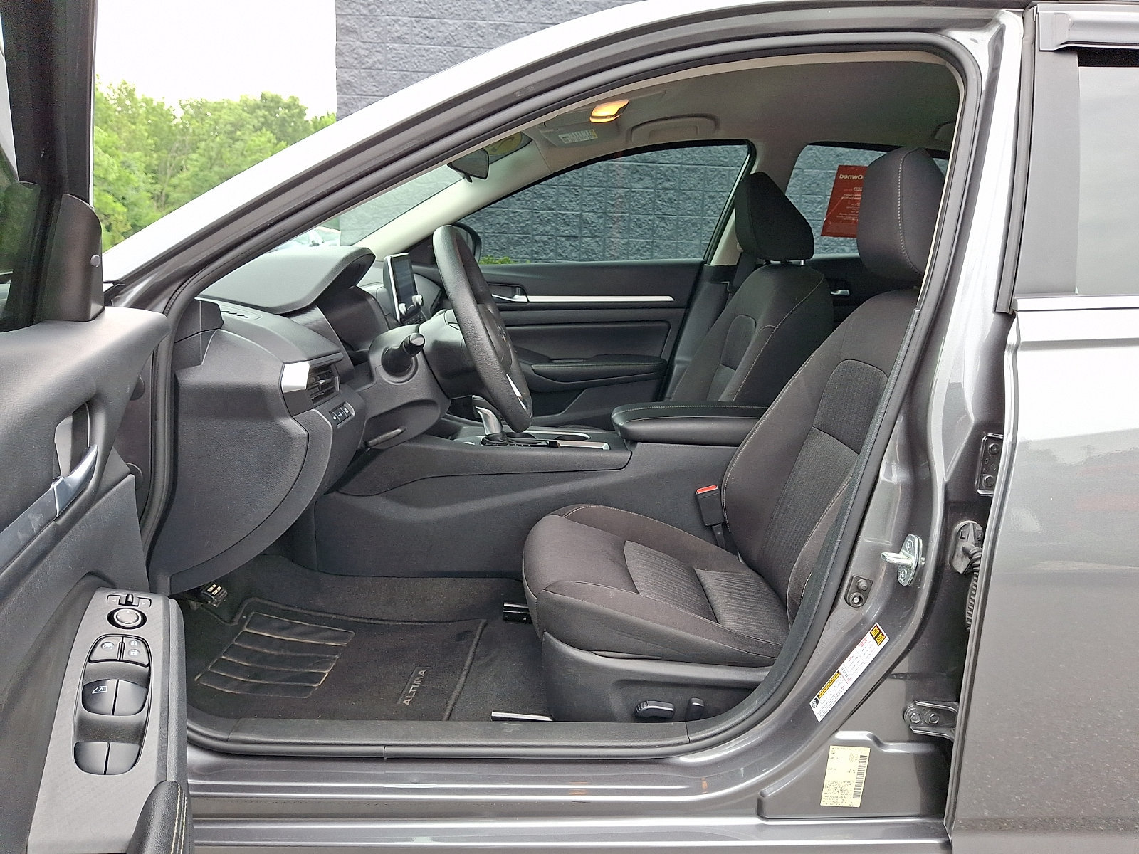 Certified 2022 Nissan Altima 2.5 SV FWD image 15