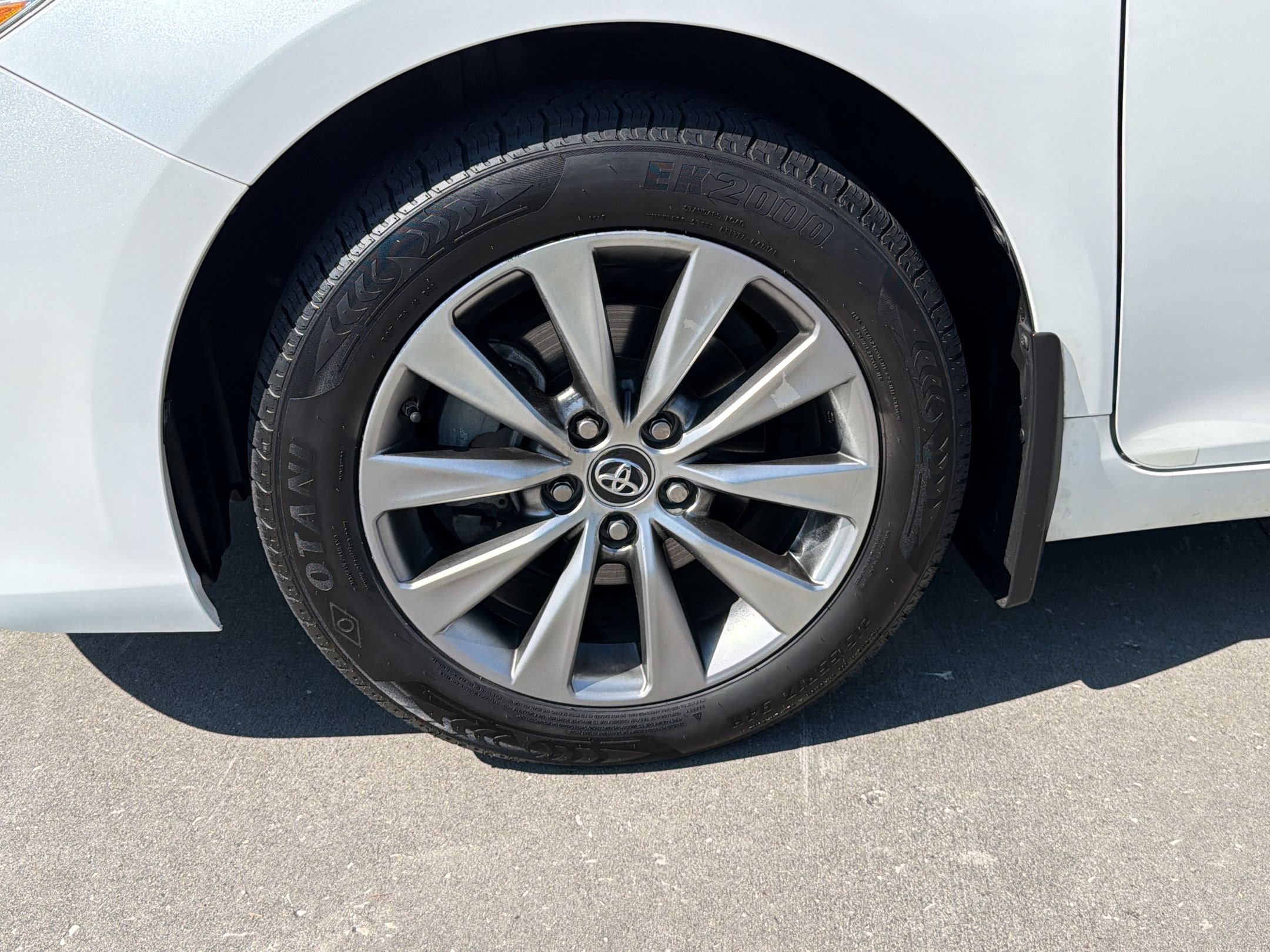 Used 2017 Toyota Camry XLE FWD image 12