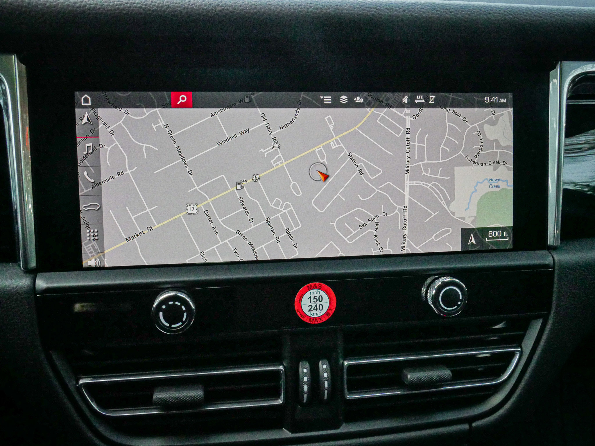 Used 2025 Porsche Macan AWD/4WD image 24