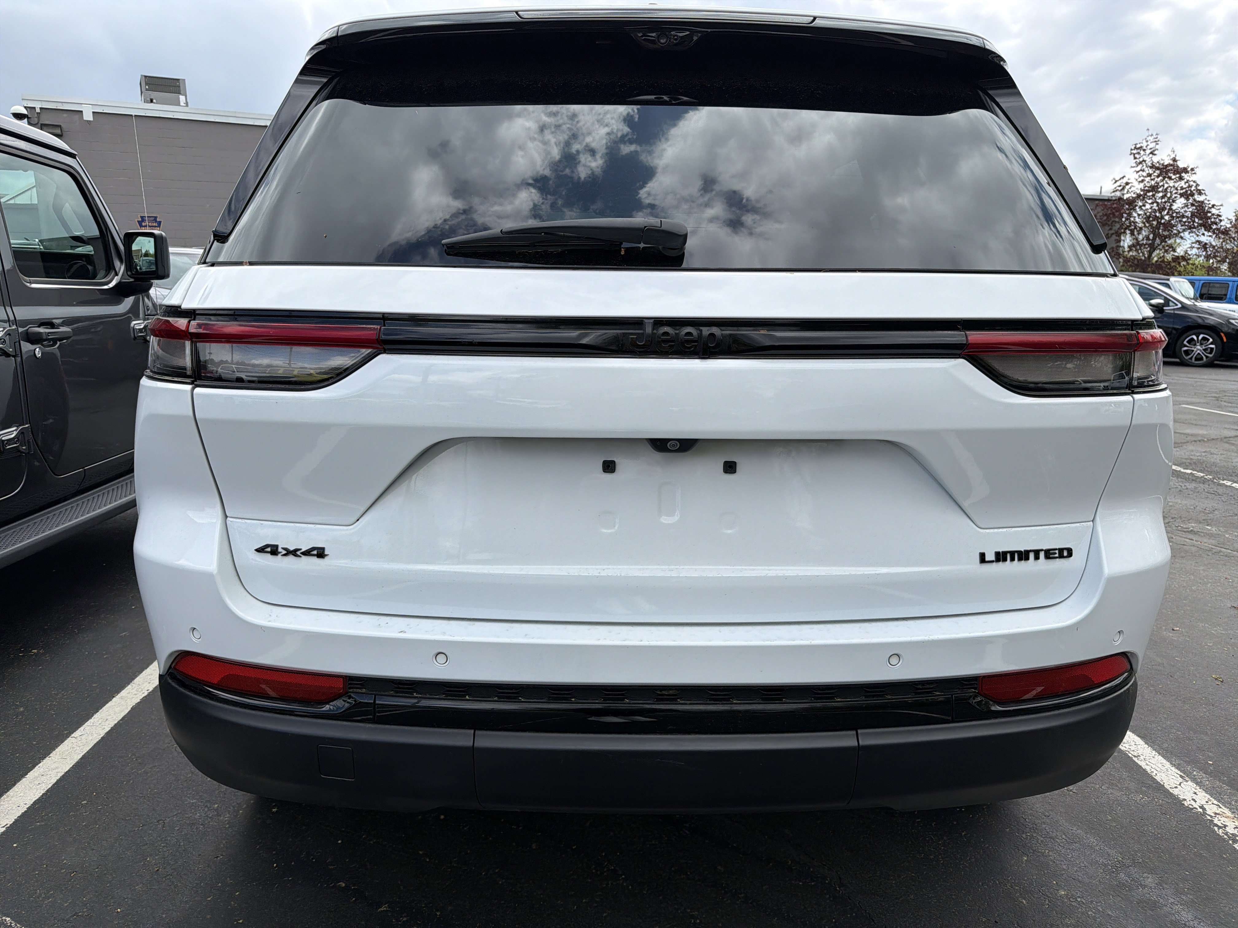 Certified 2023 Jeep Grand Cherokee Limited w/ Luxury Tech Group II image 6