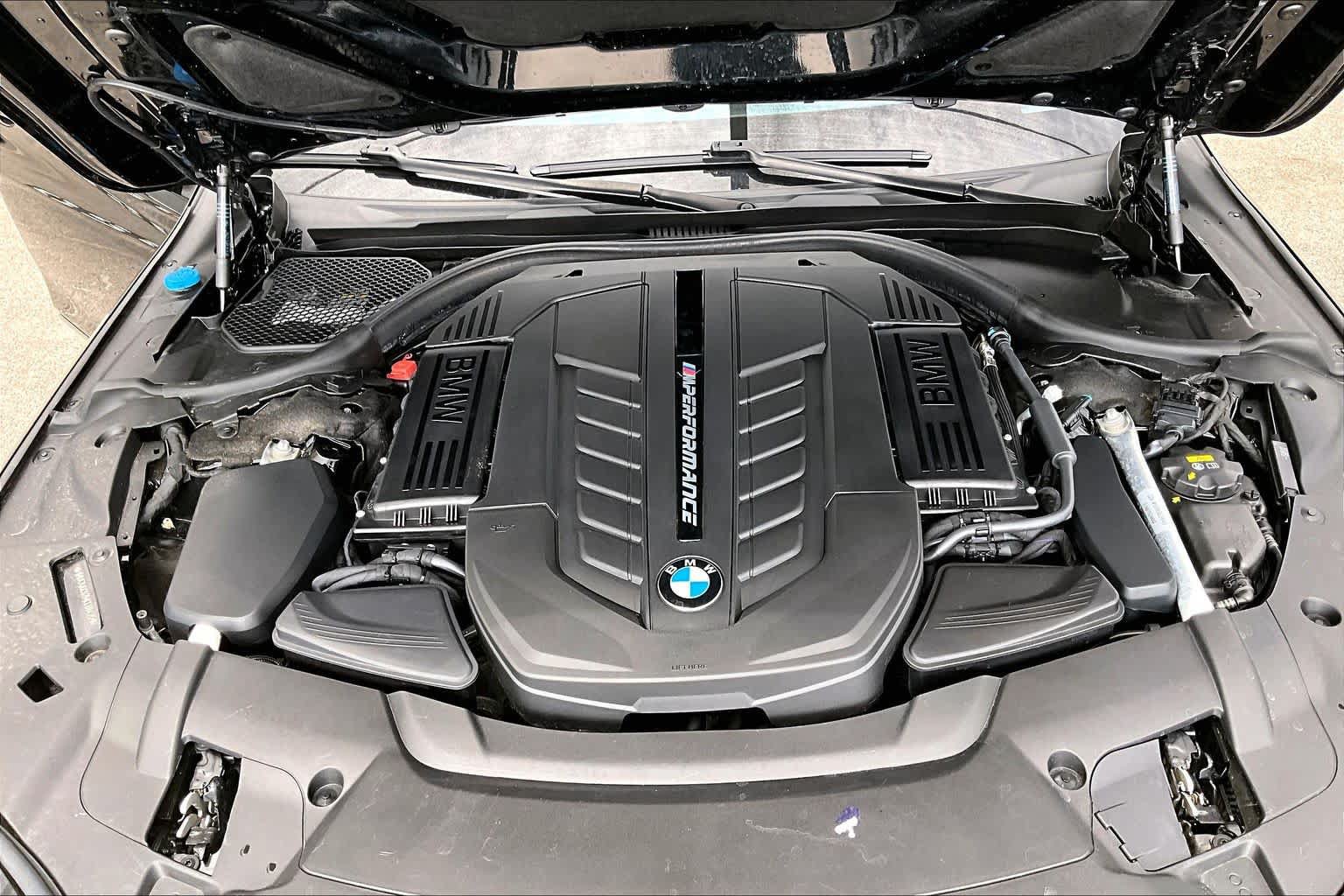 Used 2021 BMW M760i xDrive w/ Luxury Rear Seating Package AWD/4WD image 31
