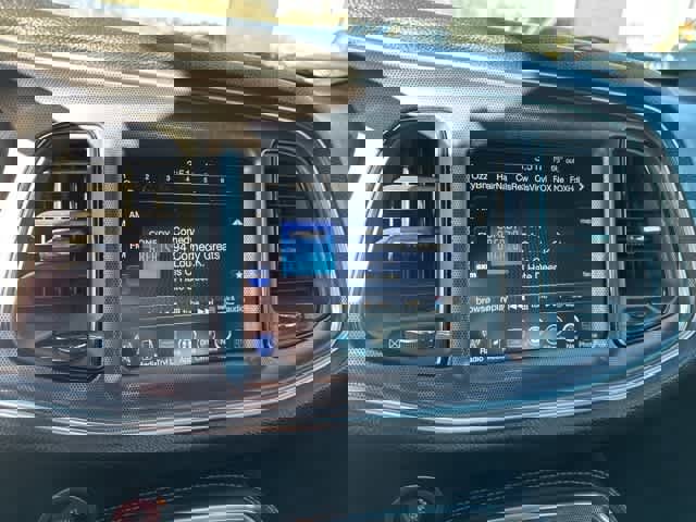 Used 2016 Dodge Challenger SRT w/ Technology Group image 8